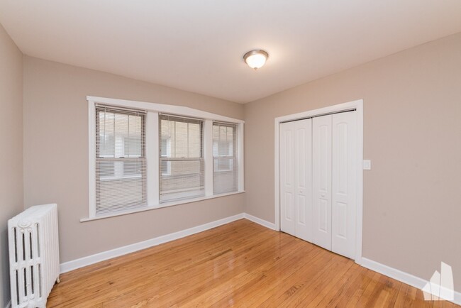 Building Photo - 6647 N Greenview Ave