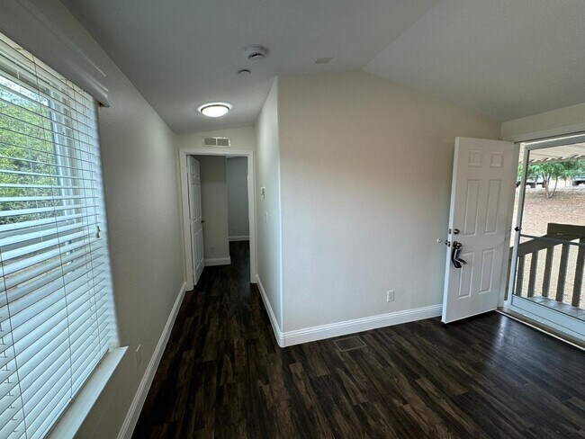 Building Photo - 2 Bedroom 2 Bath Manufactured Home