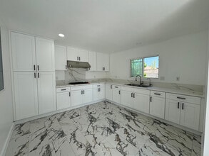 Building Photo - 5413 W 4th St