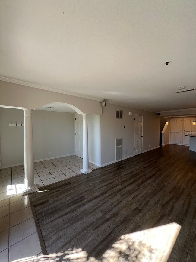 Building Photo - Luxurious 2br/2ba Ocean View Townhouse in ...