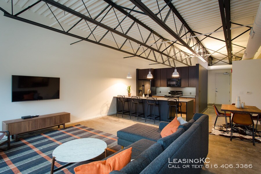 Primary Photo - Lofts on Roanoke