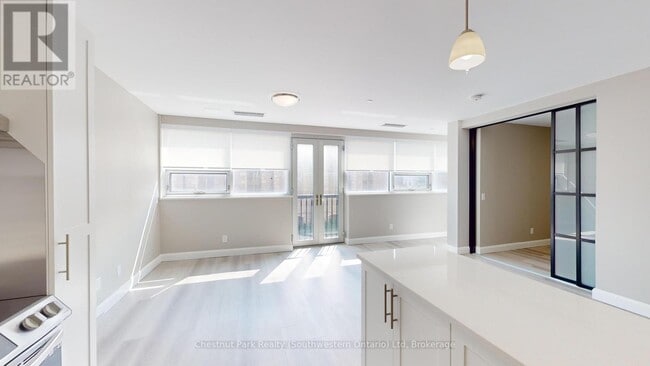 Building Photo - 2-202 Quebec St
