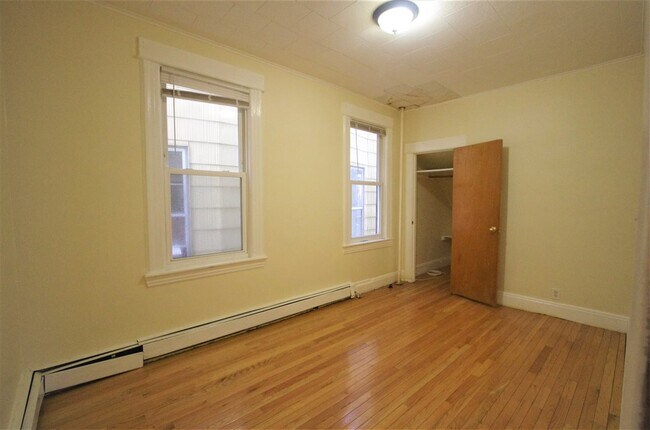 Building Photo - 37 W 48th St