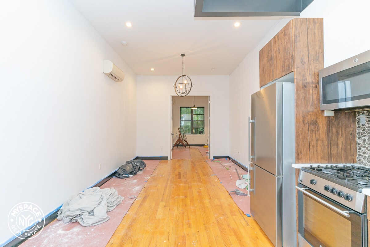 Primary Photo - 308 Stanhope St