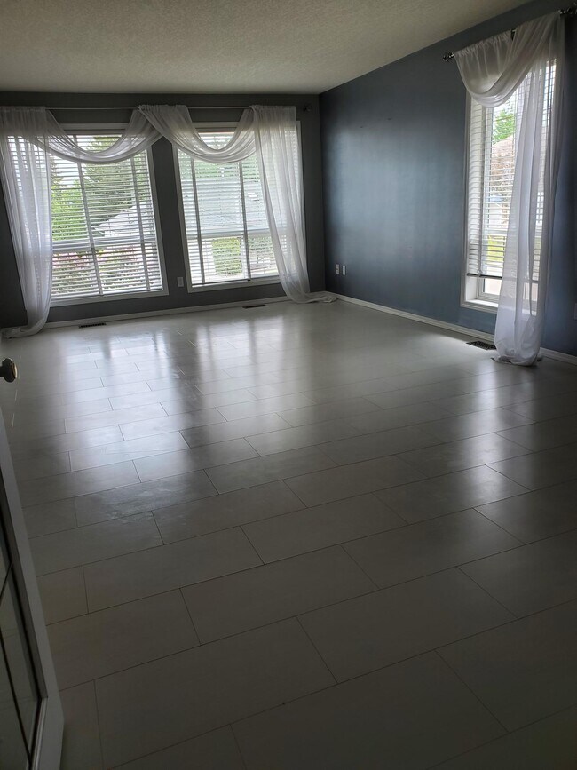 Photo du bâtiment - 6733-3006733 Checkley Rd