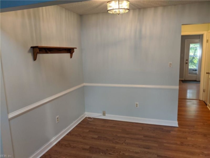 Building Photo - 2434 Sedgewick Dr