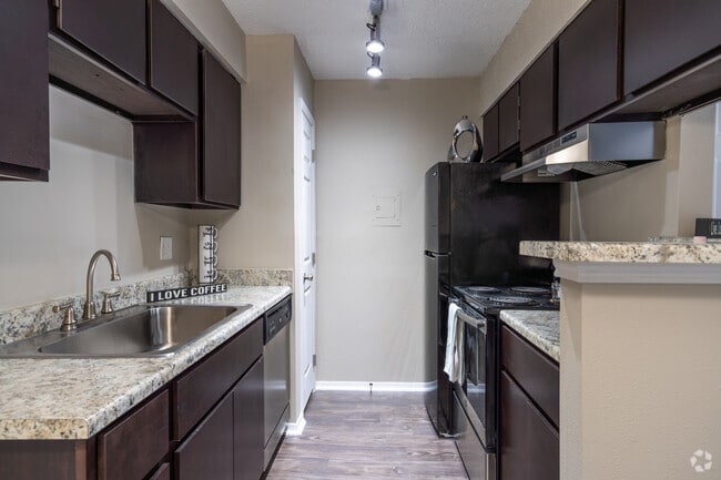 Kitchen, Townhome - 700SF - Dover Pointe