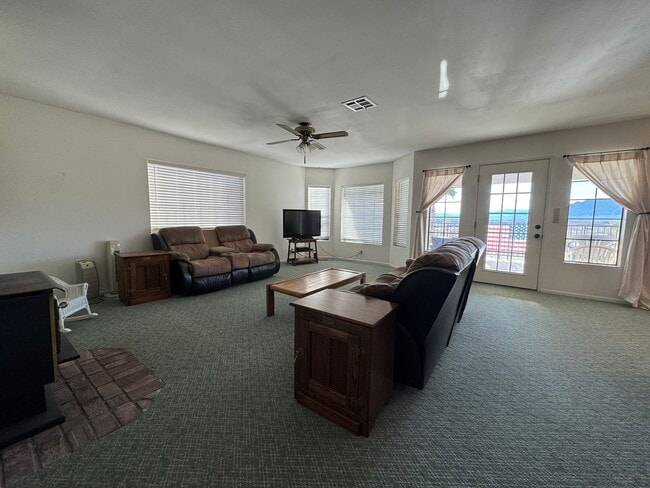 Building Photo - 2834