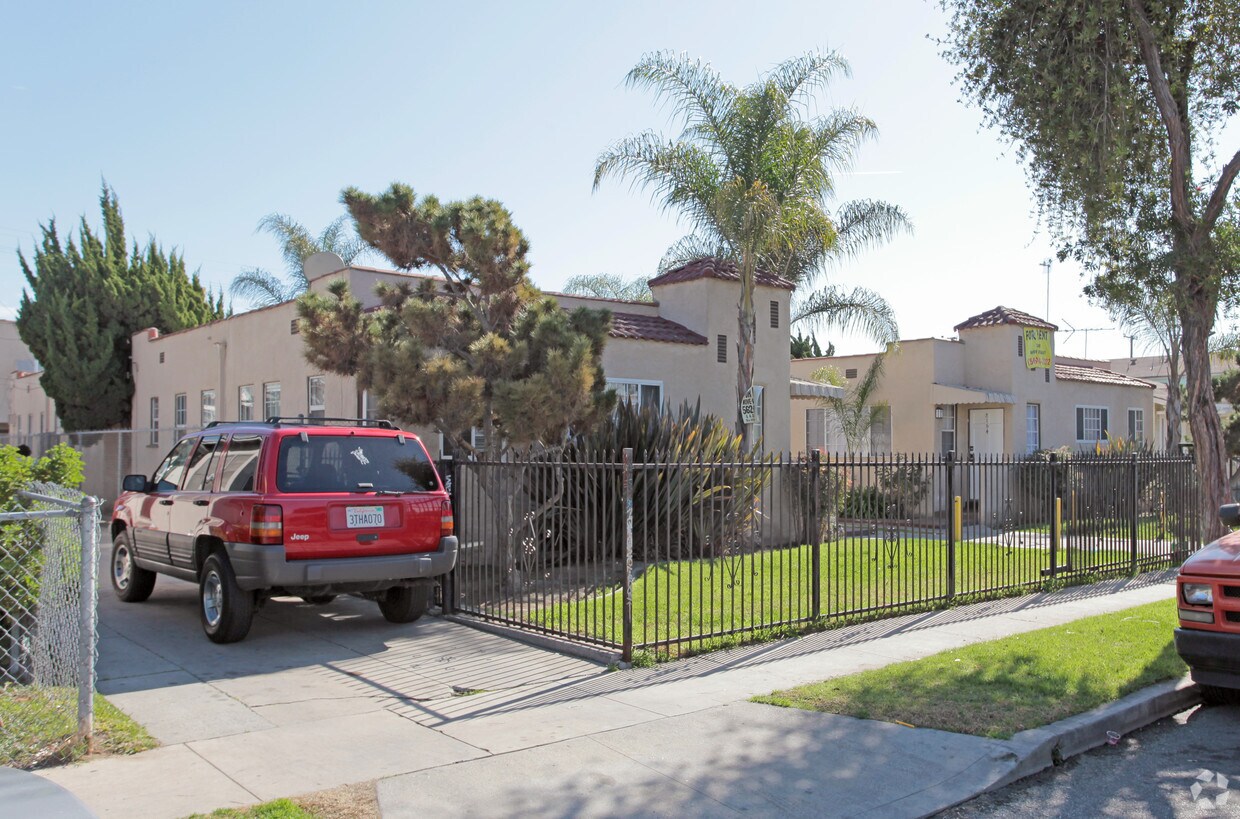Foto del edificio - 8148-8154 3/4 Beechwood Ave