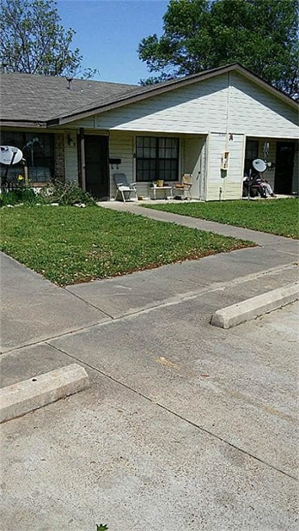 Building Photo - 1100 Janet Cir