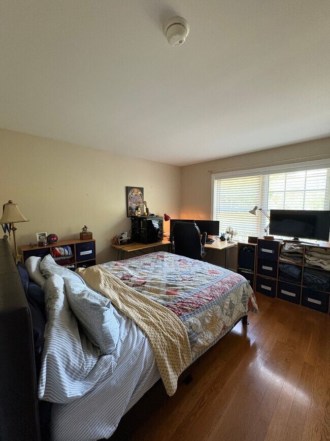 Foto del edificio - 2 Bed - 1.5 Bath: Single Family in New Lon...
