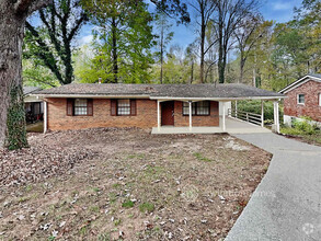 Building Photo - 2405 Bouldercliff Way SE