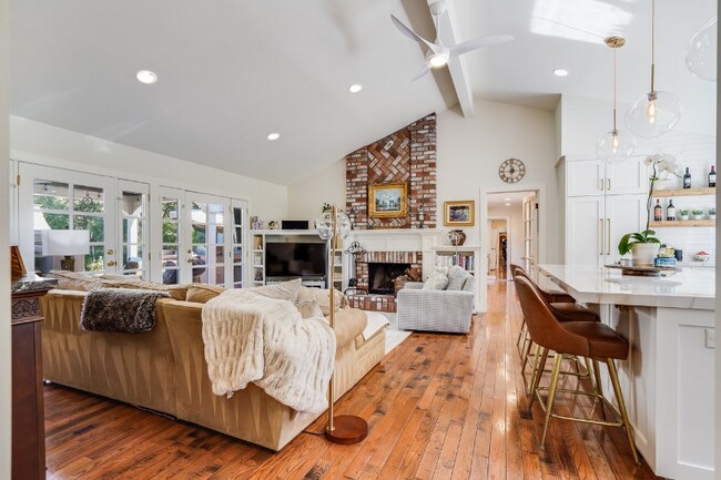 Foto del edificio - 828 Richard Ln