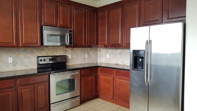 Foto del edificio - Elegant 4-Bedroom Home in Gated Eagle Creek with Resort-Style Amenities