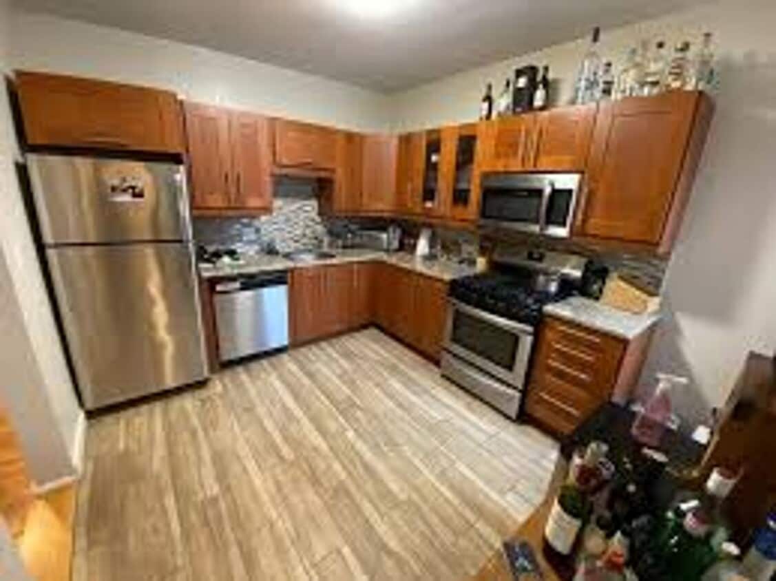 Luxury Apt in Perfect Brookline Location! Laundry in Unit! Pro Managed - Luxury Apt in Perfect Brookline Location!  Laundry in Unit! Pro Managed