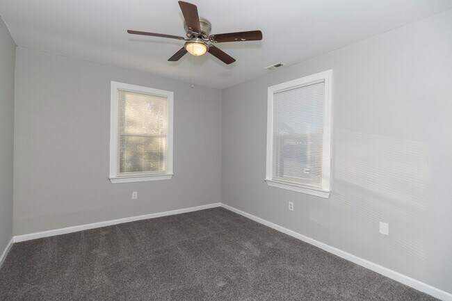 Building Photo - Beautiful 4 Bedroom 2 Bathroom Home in Kansas City!