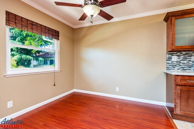 Building Photo - Lovely Condo | Remodeled Kitchen | Central...