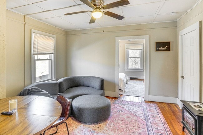 Building Photo - 2 Bedroom 1 Bath in Downtown Hudson