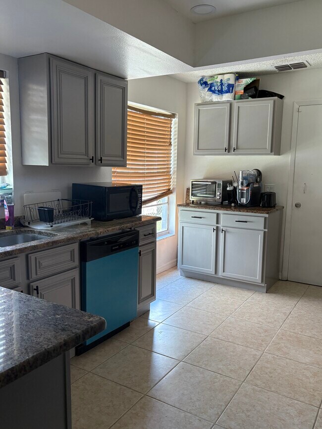 Foto del edificio - 8611 Misty River Ct