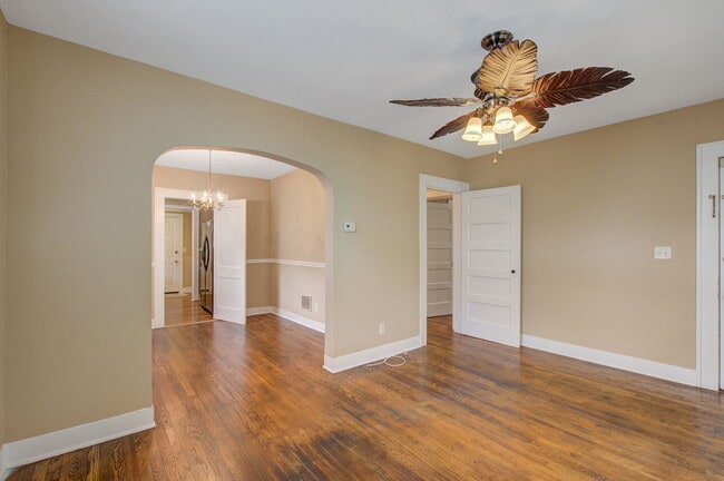 Foto del edificio - 15 Addlestone Ave