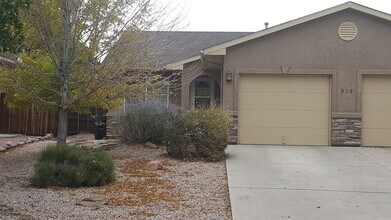 Building Photo - 925 S Meadow Ct
