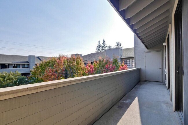 Foto del edificio - 22330 Homestead Rd