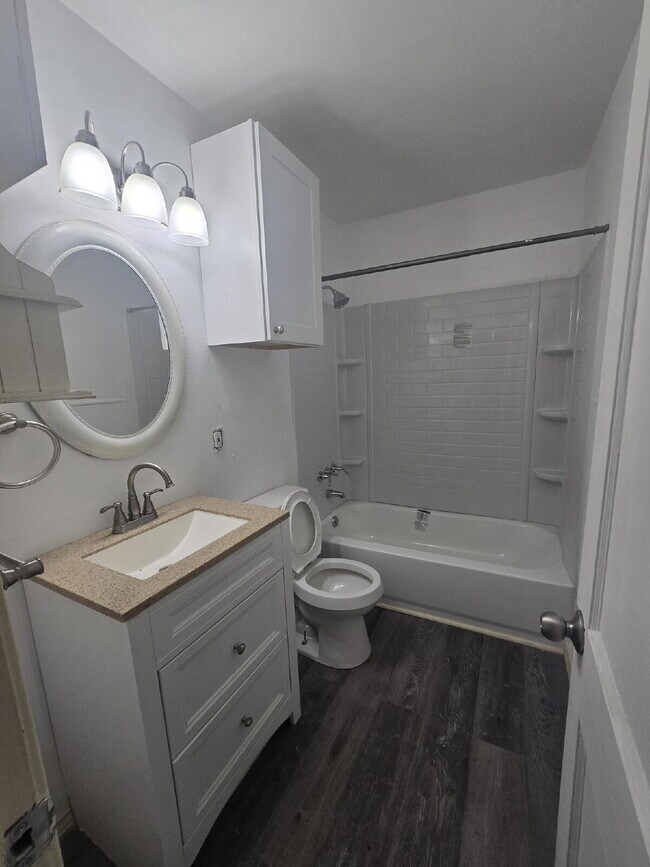 Building Photo - "Charming Retreat: Cozy 2-Bedroom Home with Guest Suite & Hardwood Floors in Cresson, TX!"