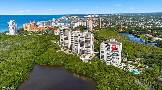 Foto del edificio - 8990 Bay Colony Dr