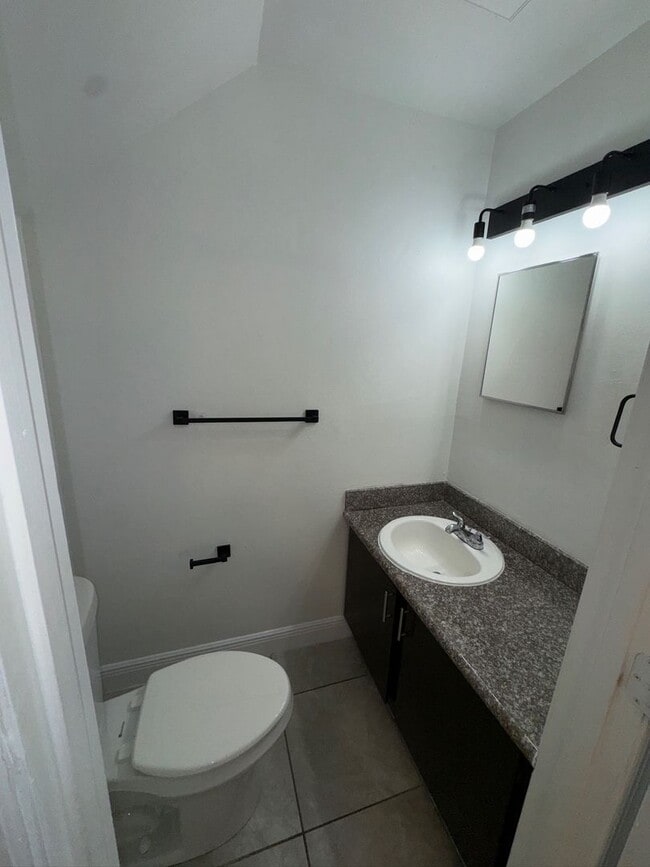 Foto del edificio - 1193 Bentley Rd