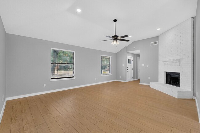 Foto del edificio - Renovated Home In Rowlett Ready For Move-In