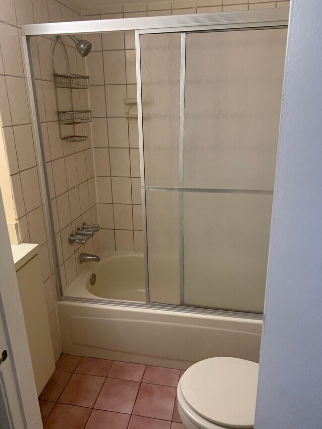 Foto del edificio - 4150 W 10th Ln