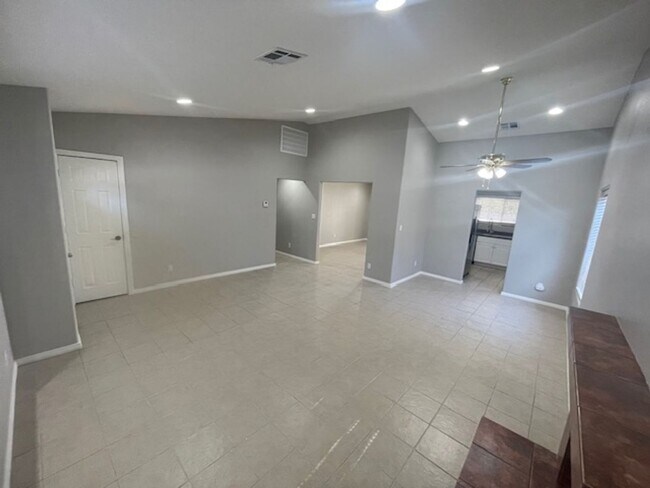 Foto del edificio - Centrally Located Just South- Near Strip !!!!!!