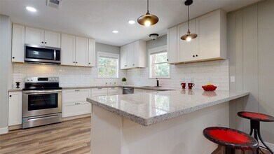 Building Photo - 14246 FM1314