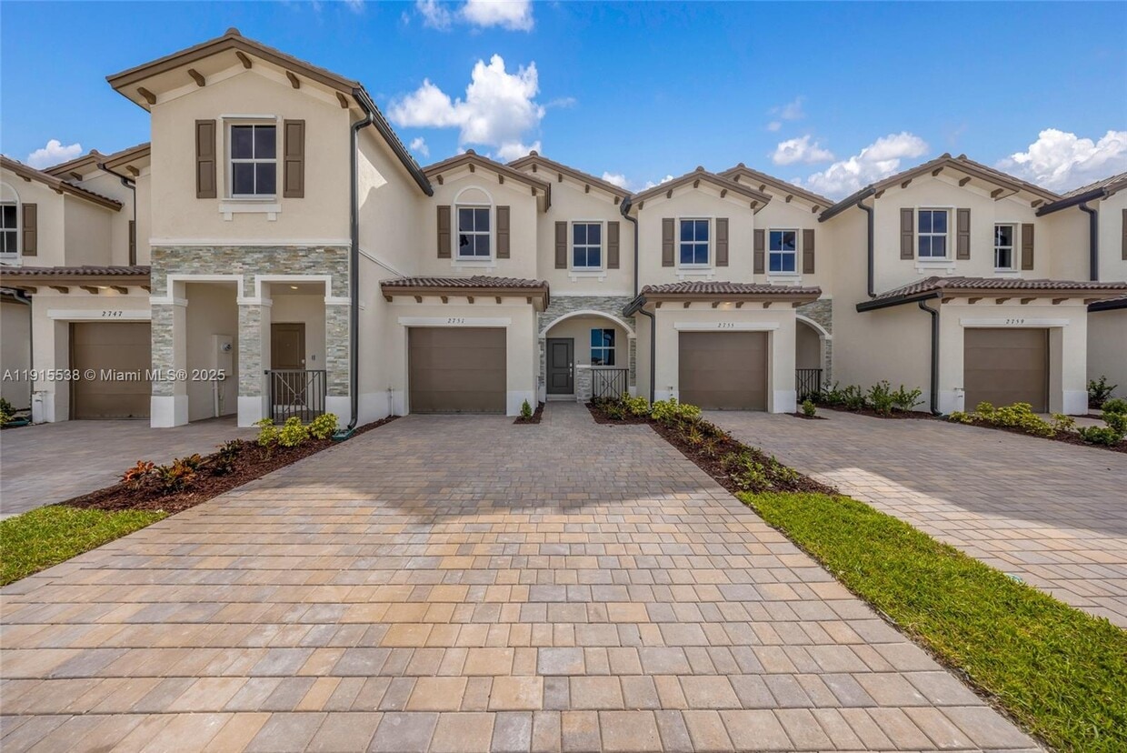 Foto principal - 2751 SE 25th Ave