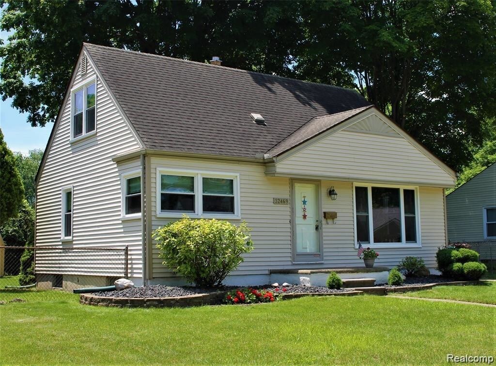 Primary Photo - 32469 Rosslyn Ave