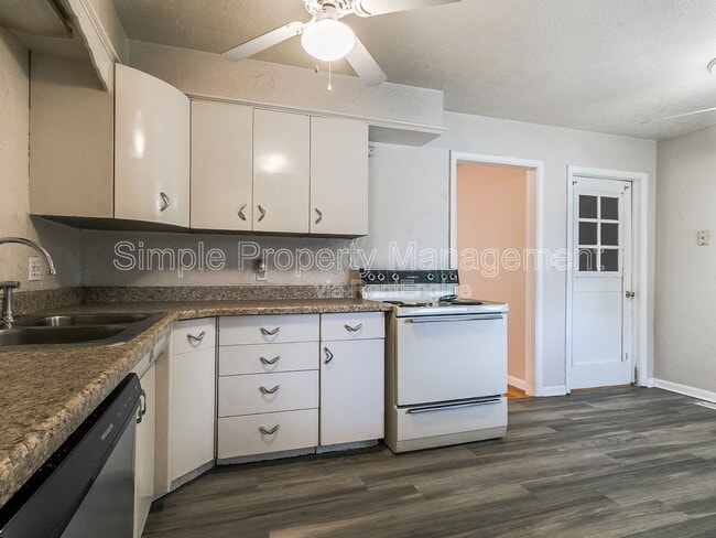 Building Photo - 2608 Greystone Ct