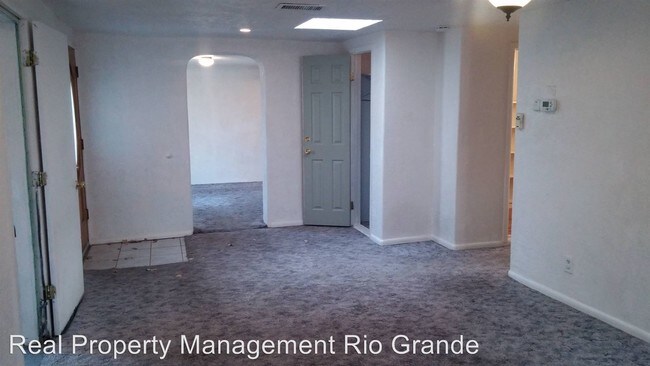 Foto del edificio - 5009 Bluewater Rd NW