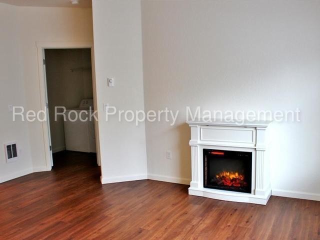 Building Photo - 1070 Rustic Lodge Lane