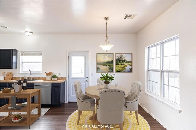 Building Photo - 915 E Perkins Ave