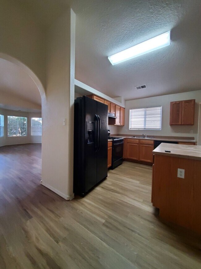 Foto del edificio - 4 bed, 2 bath in Huning Ranch.