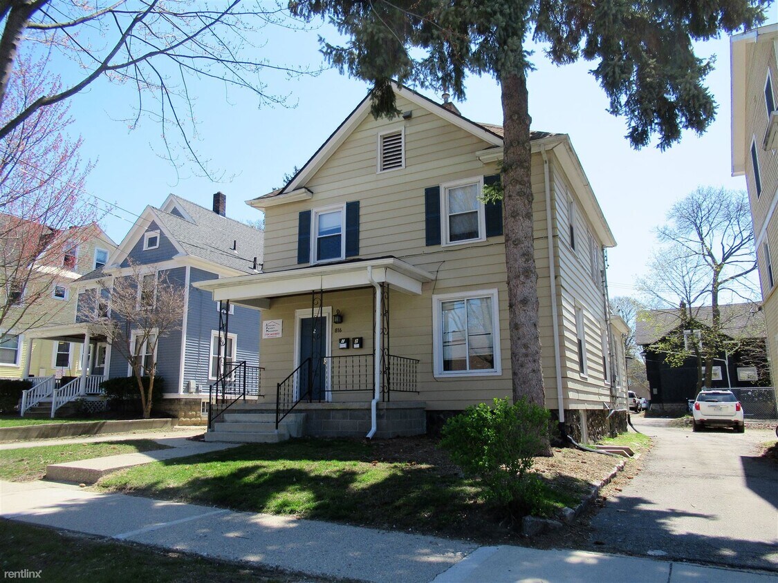 Primary Photo - 7 br, 3 bath Duplex - 816 Arch St 816 Arch