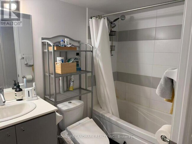 Building Photo - 5168 Yonge St