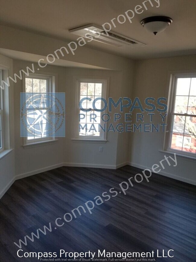 Building Photo - $1795 - $300 OFF MOVE IN SPECIAL!!! 3 Bed,...