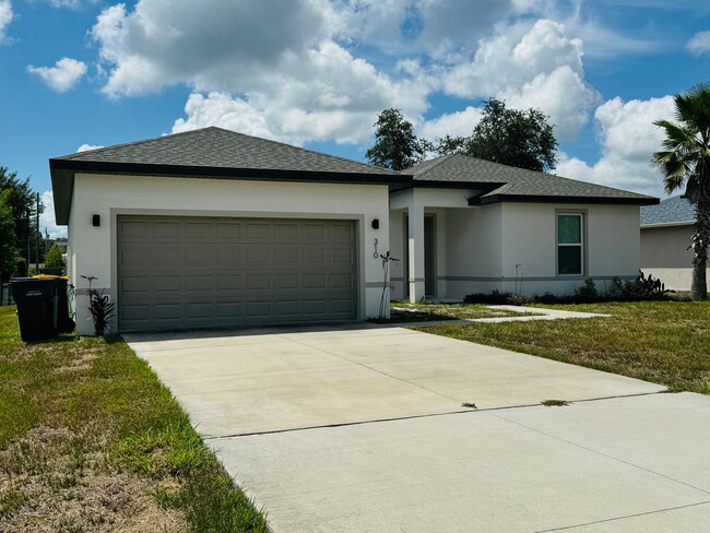 Foto del edificio - GORGEOUS 4 Bedroom, 2 Bathroom Home in Poi...