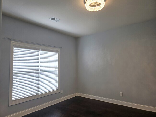 Foto del edificio - 8809 Crenshaw Dr