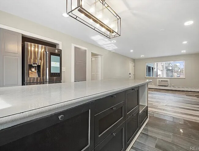Foto del edificio - "Spacious 3-Bed, 2-Bath Condo Retreat in P...