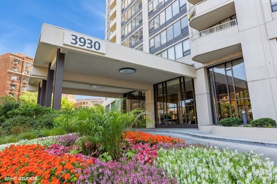 Foto principal - 3930 N Pine Grove Ave