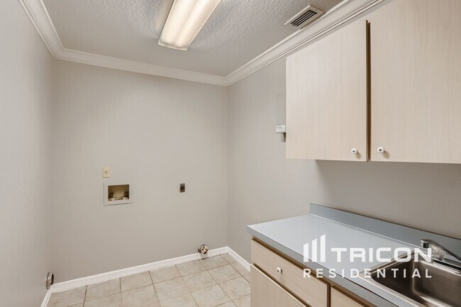 Foto del edificio - 5665 Olde Kings Ct