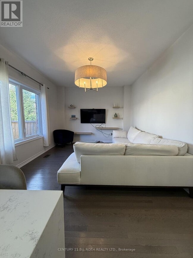 Building Photo - 67 Megan Crescent