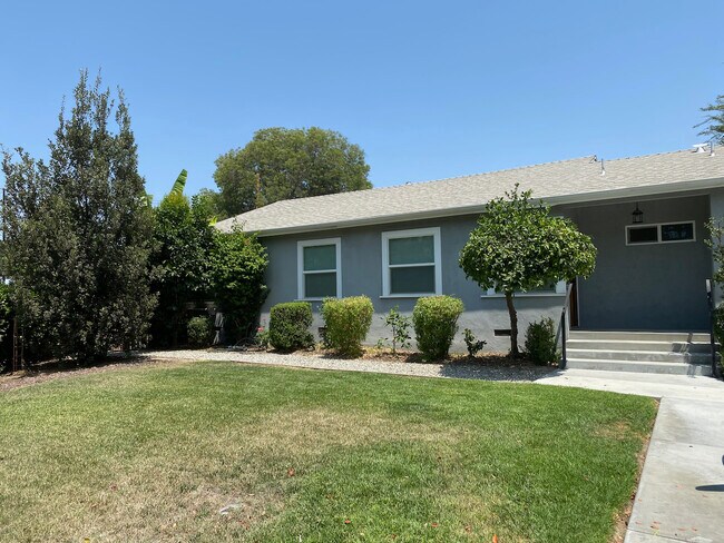 Building Photo - 1529 N Edison Blvd